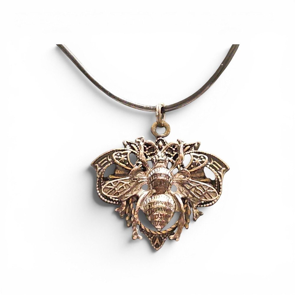 Vintage Silver Tone Bee Pendant Necklace Ornate Filigree Gothic Honeybee Jewelry